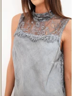 Dámská halenka z s krajkou a stojáčkem grafitová model 22354263 - K-Fashion Dámská halenka z s krajkou a stojáčkem grafitová model 22354263 - K-Fashion