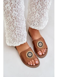 Kožené pantofle s ozdobou na plochém podpatku Zazoo model 21682258 Camel - Boto