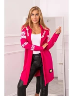 Fuchsiový plášť s nápismi