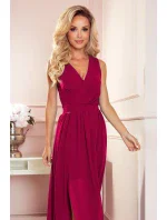 JUSTINE - Dlhé dámske šaty v bordovej farbe s výstrihom a zaväzovaním 362-5 JUSTINE - Dlhé dámske šaty v bordovej farbe s výstrihom a zaväzovaním 362-5