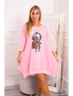 Šaty s potiskem a rozšířeným spodním dílem světle růžové Šaty s potiskem a rozšířeným spodním dílem světle růžové