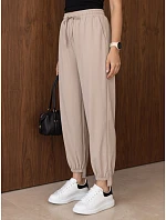 Spodnie damskie joggery z w beżowe model 22371847 - FashionStreet Spodnie damskie joggery z w beżowe model 22371847 - FashionStreet