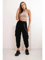 Dámske bavlnené cargo nohavice s vreckami a retiazkou čierne