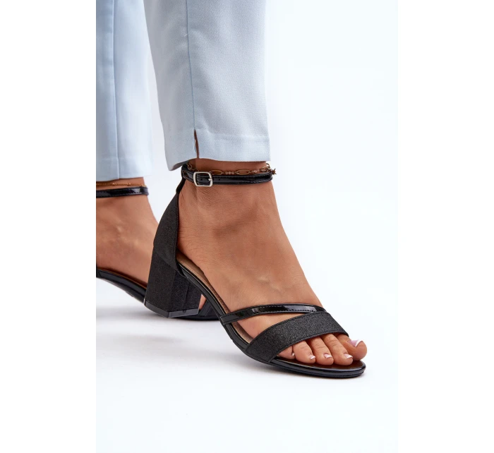 Dámské sandály na nízkém podpatku černé model 21658188 - VINCEZA Dámské sandály na nízkém podpatku černé model 21658188 - VINCEZA