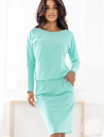 189-12 Mikinové šaty s dlhými rukávmi a vreckami - pohodlný strih s výrezom na chrbte - MINT