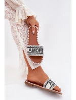 Dámské sandály na plochém podpatku se zdobením bílé model 21703749 - Boto Dámské sandály na plochém podpatku se zdobením bílé model 21703749 - Boto