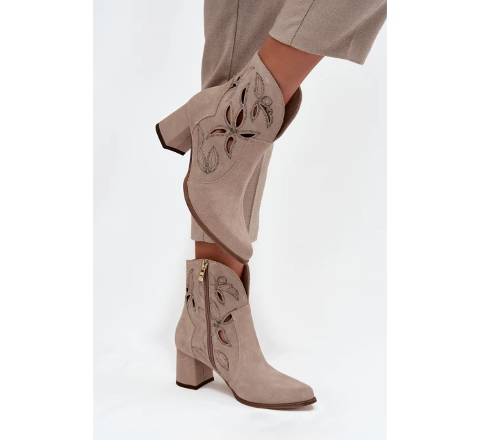 Semišové dámské kotníčkové boty na podpatku  Cappuccino model 21713248 - Zazoo