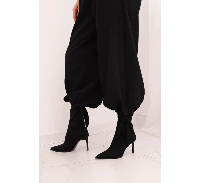 Dámske široké nohavice so zaväzovaním v spodnej časti čierne