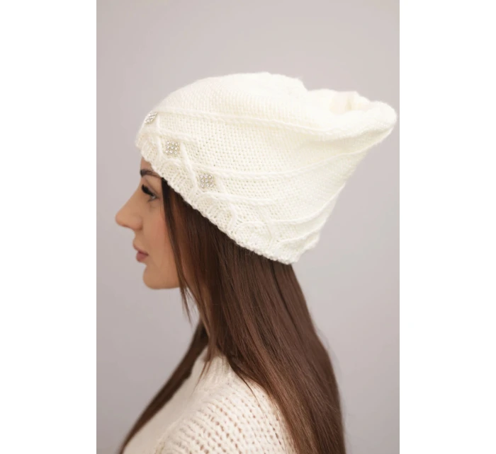 Dámská zimní čepice z vlny s ozdobnými a pleteným vzorem ecru model 21878061 - K-Fashion