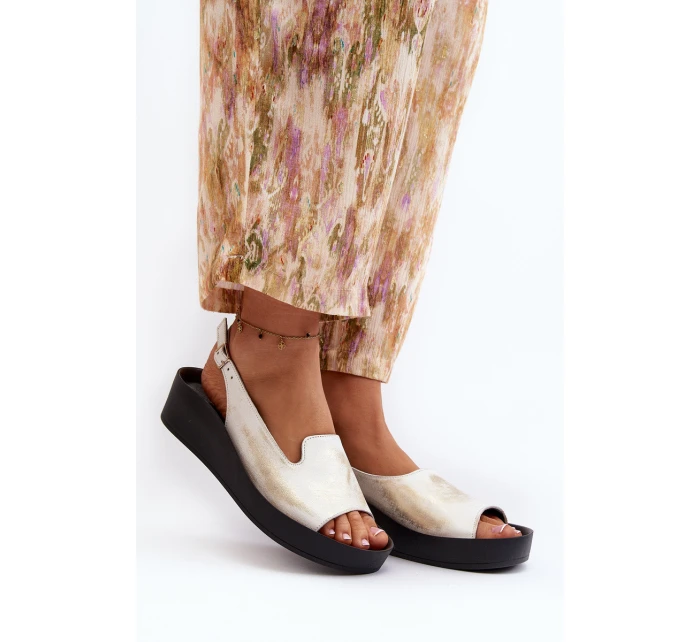 Dámské kožené sandály na tlusté podrážce zlatý model 21646330 - Zazoo Dámské kožené sandály na tlusté podrážce zlatý model 21646330 - Zazoo