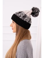Dámská čepice s bambulí Abigail model 18751661 - K-Fashion Dámská čepice s bambulí Abigail model 18751661 - K-Fashion
