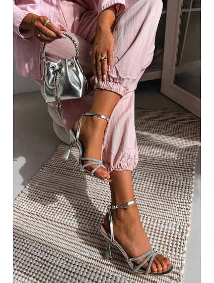 Sandále na podpätku model 226507 Krok vo veľkom štýle Sandále na podpätku model 226507 Krok vo veľkom štýle