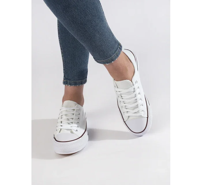 Zaujímavé biele tenisky pre ženy bez podpätku Zaujímavé biele tenisky pre ženy bez podpätku