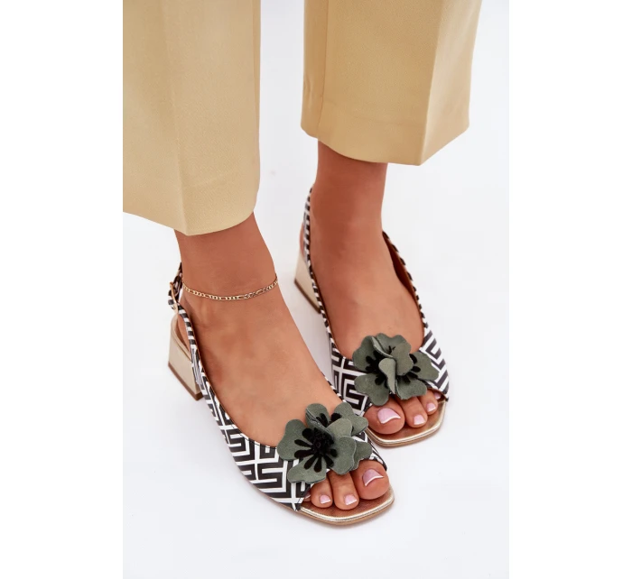 Skórzane Sandały Damskie Na Klocku Z Ozdobnym Kwiatem Laura Messi 2973 Biało-Czarne