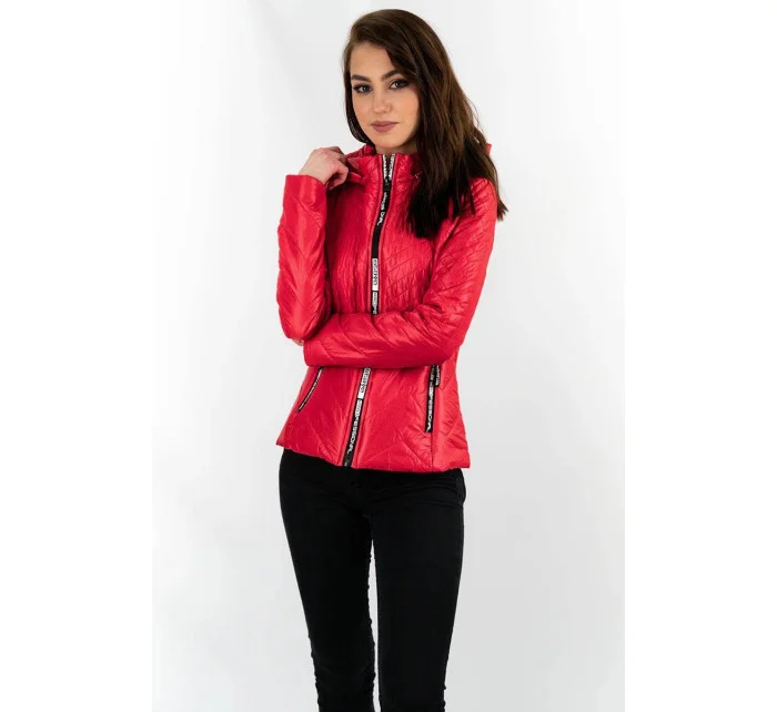 Krátka červená dámska prešívaná bunda s kapucňou (B9566)