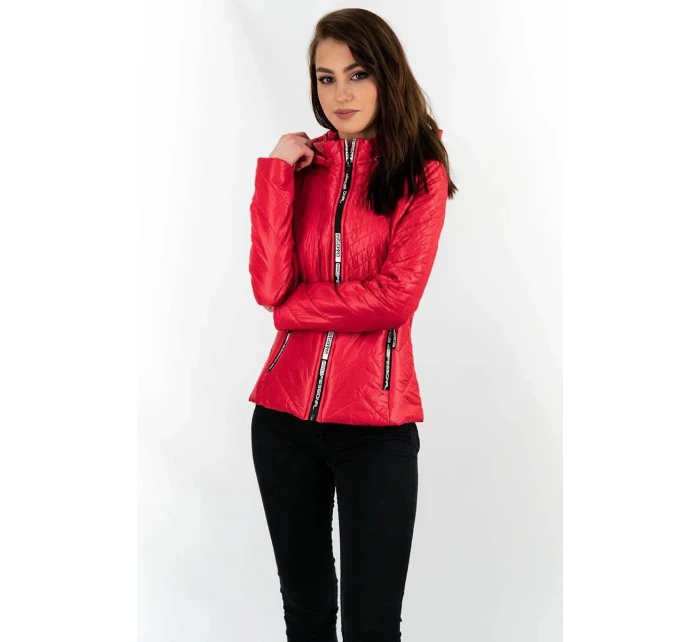 Krátka červená dámska prešívaná bunda s kapucňou (B9566) Krátka červená dámska prešívaná bunda s kapucňou (B9566)