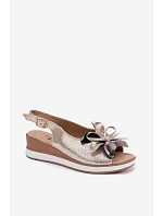 Kožené sandály na platformě s ozdobou model 22101402 Zlaté - S.Barski