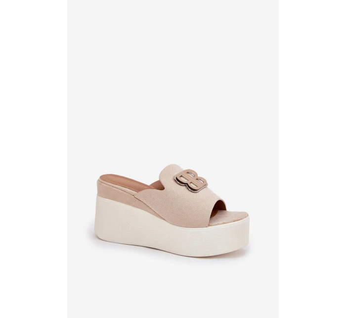 Klapki Na Platformie I Koturnie Z Ozdobą Beżowe Tanonea Klapki Na Platformie I Koturnie Z Ozdobą Beżowe Tanonea