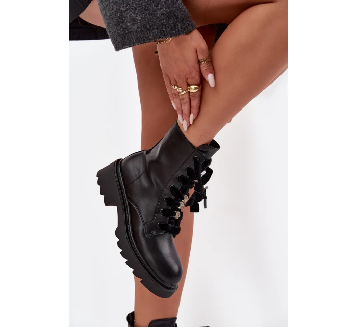 Zateplené dámské kotníkové boty s ozdobným šněrováním černé model 21715077 - Boto Zateplené dámské kotníkové boty s ozdobným šněrováním černé model 21715077 - Boto