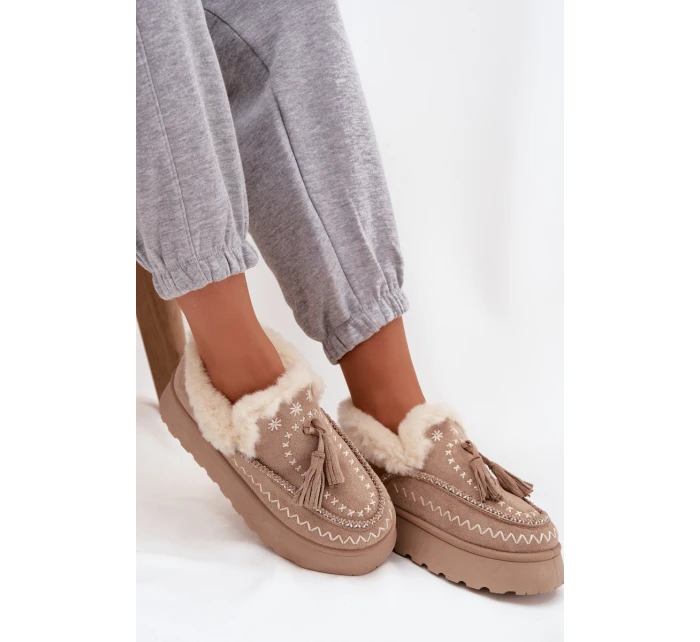 Dámské sněhule na platformě s kožíškem a třásněmi béžové model 21744639 - Boto Dámské sněhule na platformě s kožíškem a třásněmi béžové model 21744639 - Boto