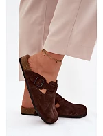 Kožené semišové pantofle model 22125810 s přezkou 1905 čokoládové - Zazoo