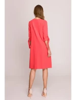 Šaty áčkového střihu s rukávy korálová barva model 20966075 - STYLOVE Šaty áčkového střihu s rukávy korálová barva model 20966075 - STYLOVE