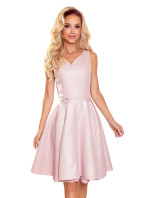 Pudrově růžové dámské rozšířené šaty s a s výstřihem ve tvaru srdce model 17055603 - numoco