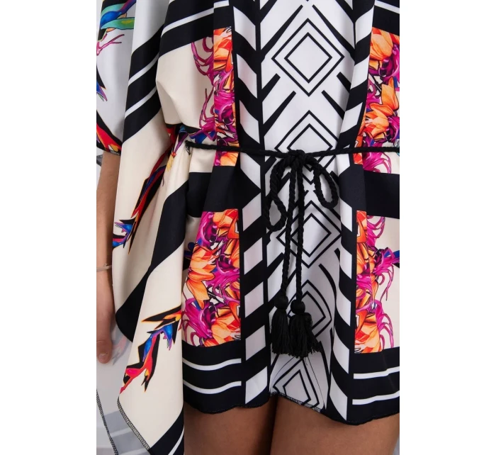 Netopierie šaty s viazaním v páse bielej