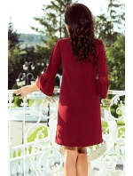 Dámské šaty v bordó barvě s krajkou na rukávech model 6318810 - numoco Dámské šaty v bordó barvě s krajkou na rukávech model 6318810 - numoco