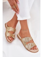 Lesklé zdobené pantofle s přezkami na plochém podpatku zlaté model 21705541 - Boto Lesklé zdobené pantofle s přezkami na plochém podpatku zlaté model 21705541 - Boto