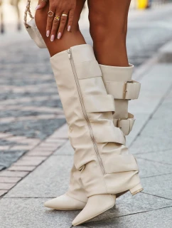 Dámske čižmy na podpätku so zahnutým zvrškom a zlatými prackami Isavelle - svetlo béžové