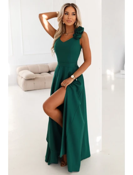 model 21802216 Elegantní večerní maxi šaty s rozparkem a růžemi lahvově zelené - numoco