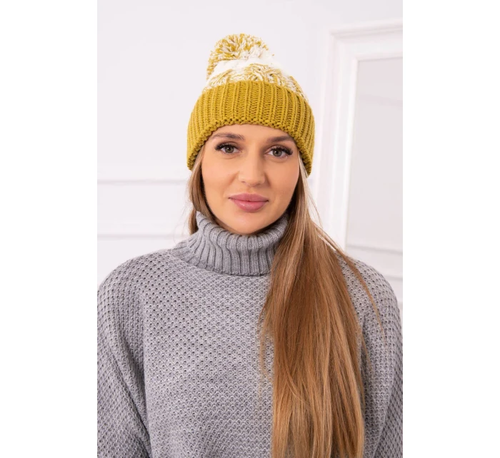 Dámská čepice s bambulí Abigail model 18751657 - K-Fashion Dámská čepice s bambulí Abigail model 18751657 - K-Fashion