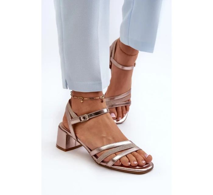 Sandále na podpätku model 196656 Vykročte štýlovo