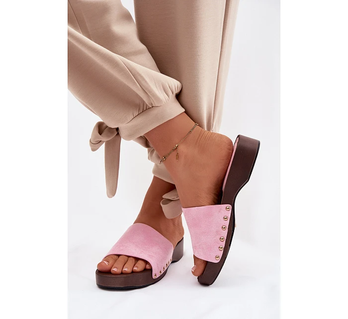 Ženské pantofle s zlatými sponami Růžové model 21937768 - Boto