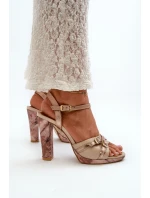 Dámské kožené sandály na podpatku model 21665619 - Maciejka