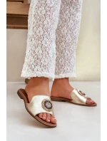 Kožené sandály s ozdobou na plochém podpatku Zazoo model 21682450 zlaté - Boto Kožené sandály s ozdobou na plochém podpatku Zazoo model 21682450 zlaté - Boto