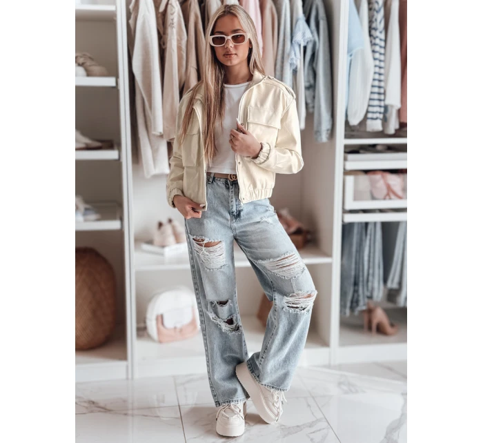 Dámská krátká oversize bunda typu bomber bílá Dstreet model 21984292 - FashionStreet Dámská krátká oversize bunda typu bomber bílá Dstreet model 21984292 - FashionStreet