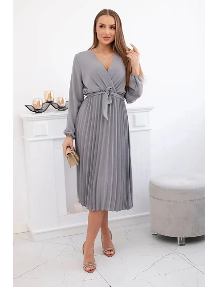 Šaty se model 21908513 plisovaným lemem šedý - K-Fashion