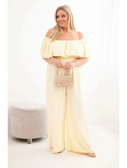 Dámská kombinéza Plus Size s odhalenými model 22092414 s volánem a širokými nohavicemi žlutý - K-Fashion Dámská kombinéza Plus Size s odhalenými model 22092414 s volánem a širokými nohavicemi žlutý - K-Fashion