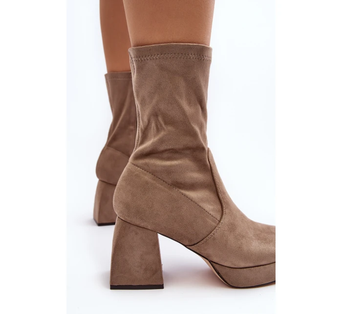 Dámské kotníkové boty na masivním podpatku a platformě tmavě béžové model 21642180 - Boto