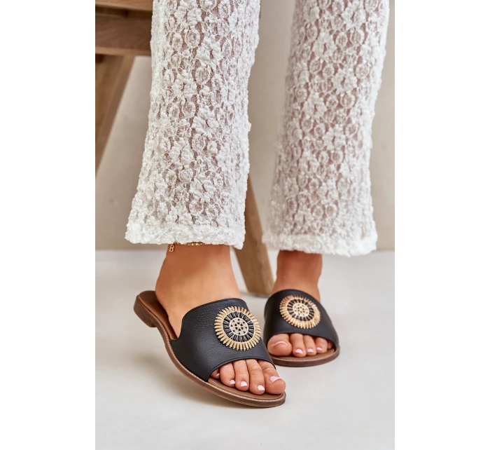 Kožené Pantofle S Dekorací Na Plochém Podpatku Zazoo model 21682288 Černé - Boto Kožené Pantofle S Dekorací Na Plochém Podpatku Zazoo model 21682288 Černé - Boto