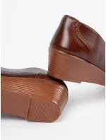 Klasické hnedé dámske topánky na klinoch Klasické hnedé dámske topánky na klinoch