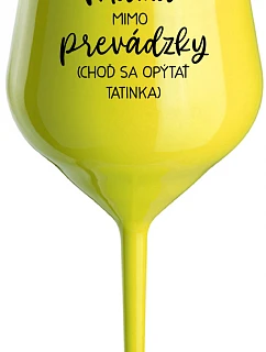 MAMA V PRÁCI (PÝTAJ SA TATÍNKA) - žltý nerozbitný pohár na víno 470 ml