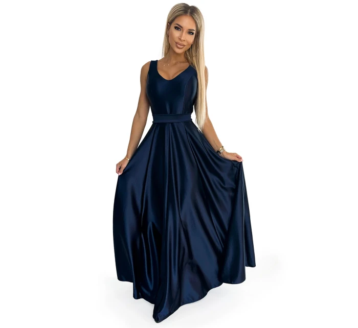Tmavě modré dlouhé dámské saténové šaty s výstřihem a mašlí model 18976355 - numoco