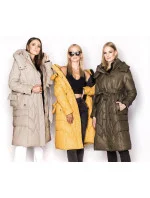 Péřová bunda v olivové barvě se stojáčkem a kapucí model 21244376 - Ann Gissy