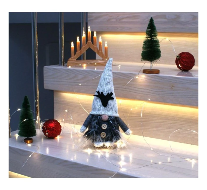 DEKORATÍVNY ŠKRIATOK 25CM S FLITRAMI SIVÁ DIEVČINA