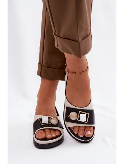 Kožené dámské sandály s ozdobou D&A GR61-5932 Béžové