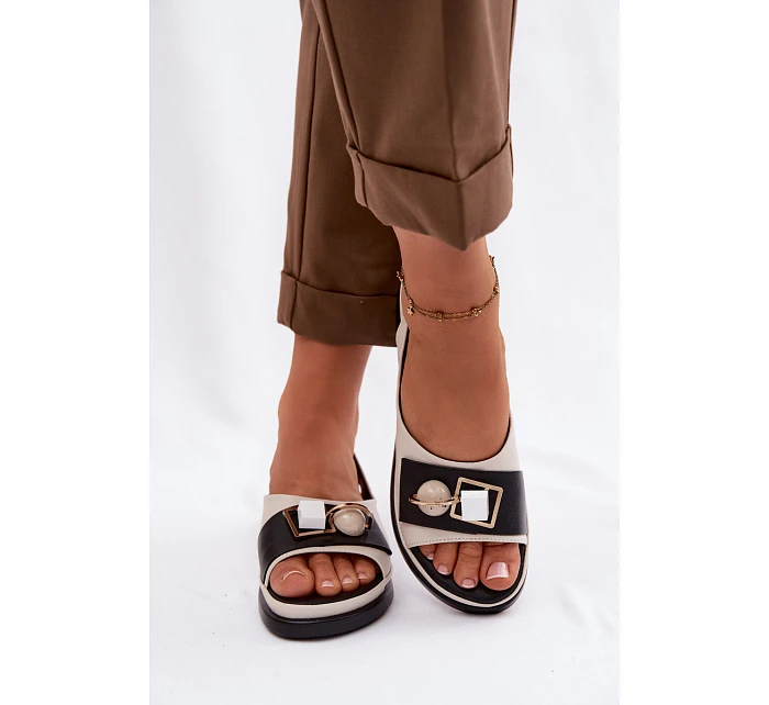 Kožené dámské sandály s ozdobou D&A GR61-5932 Béžové