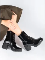 Moderní dámské kotníčkové boty černé na plochém podpatku Moderní dámské kotníčkové boty černé na plochém podpatku